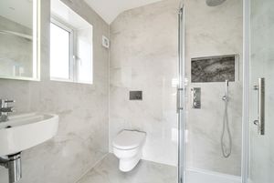 En suite - click for photo gallery